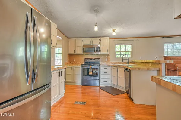 $215,000 | 17548 Havens Rest Road, Abingdon, VA 24210