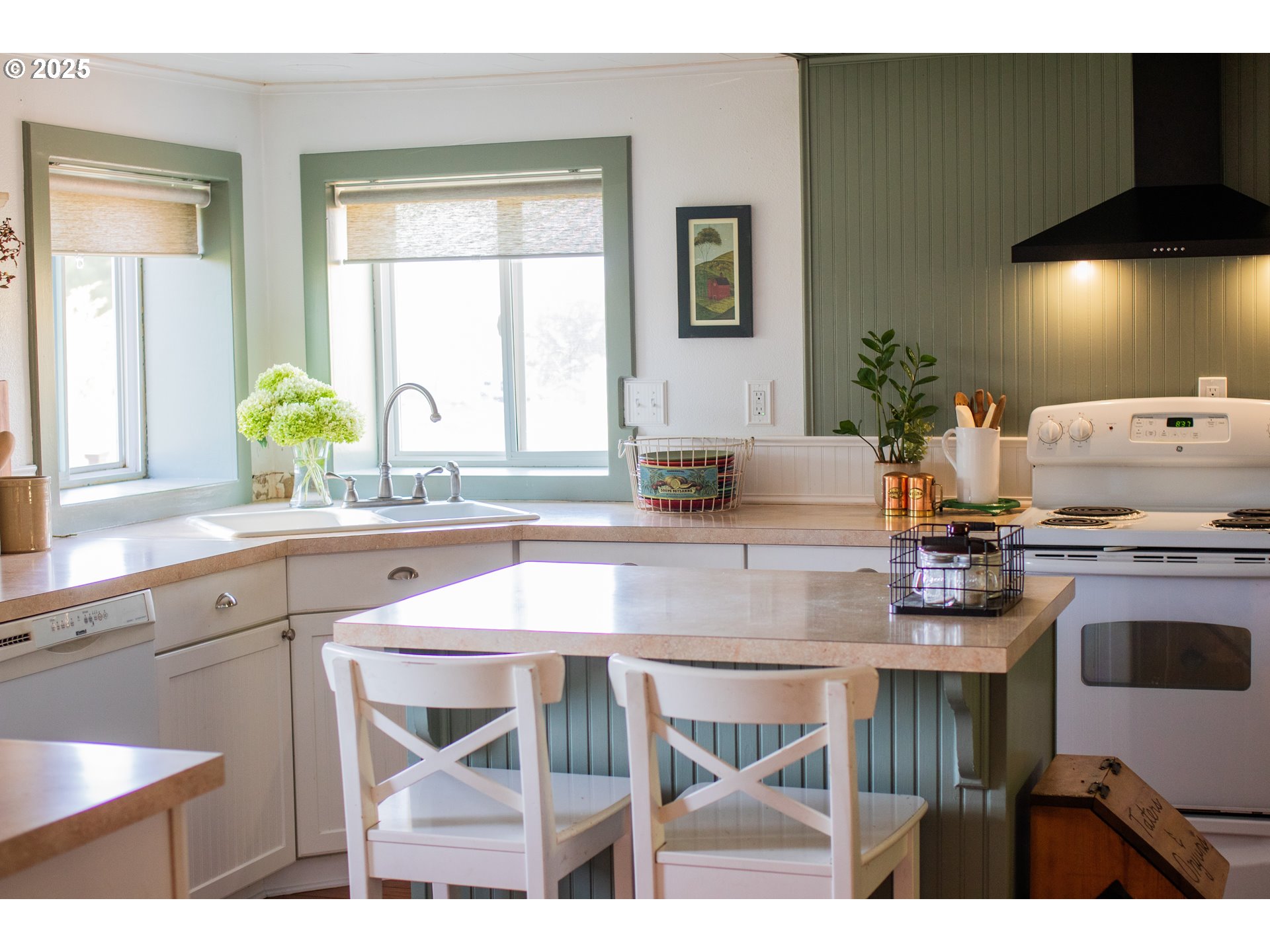 43580 Old Foothill Road Richland, OR 97870 - Photo 12 of 33 a kitchen with kitchen island a table and chairs in it