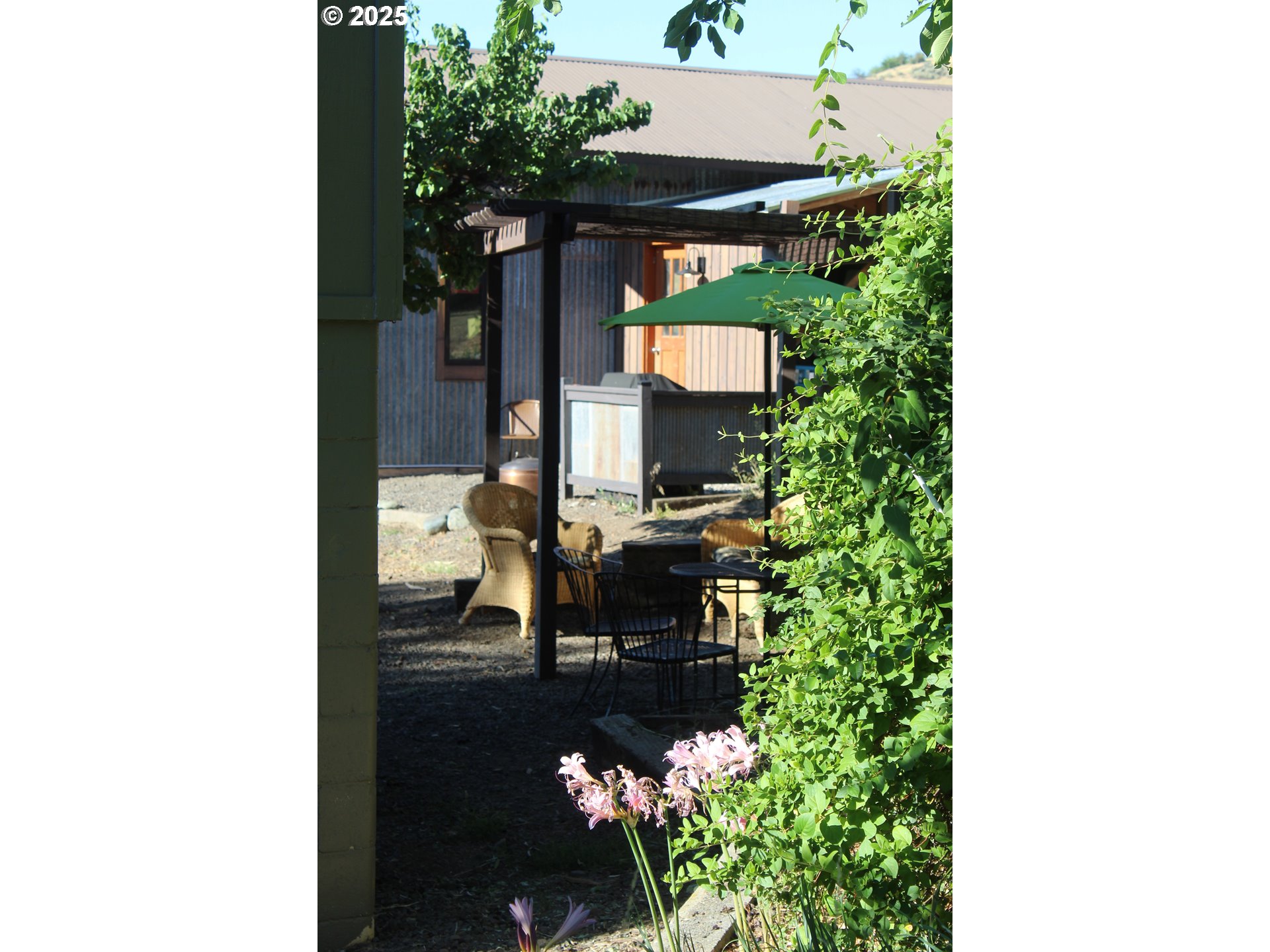 43580 Old Foothill Road Richland, OR 97870 - Photo 22 of 33 a view of a outdoor seating