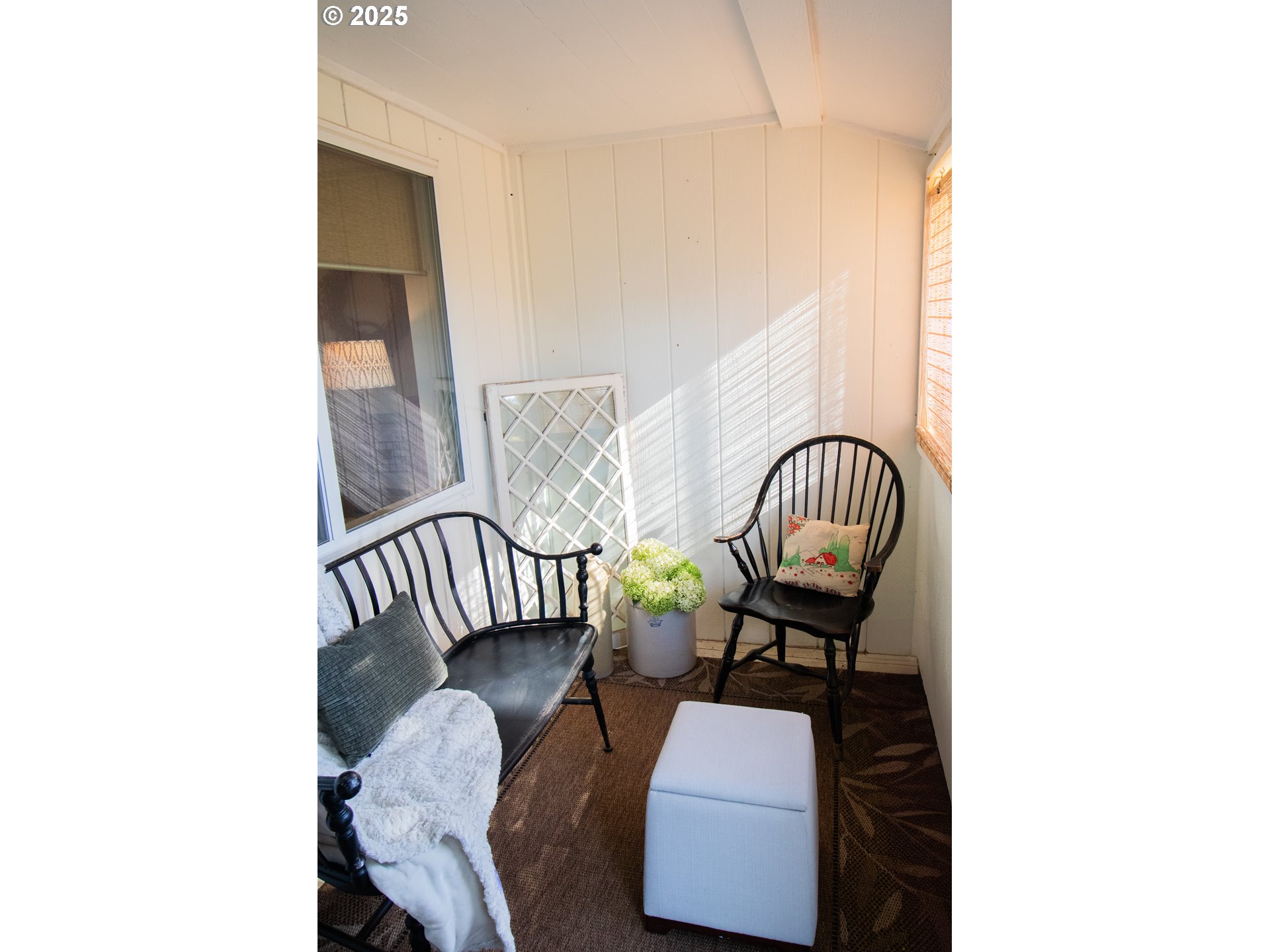 43580 Old Foothill Road Richland, OR 97870 - Photo 4 of 33 a view of a hallway with chairs and a large window