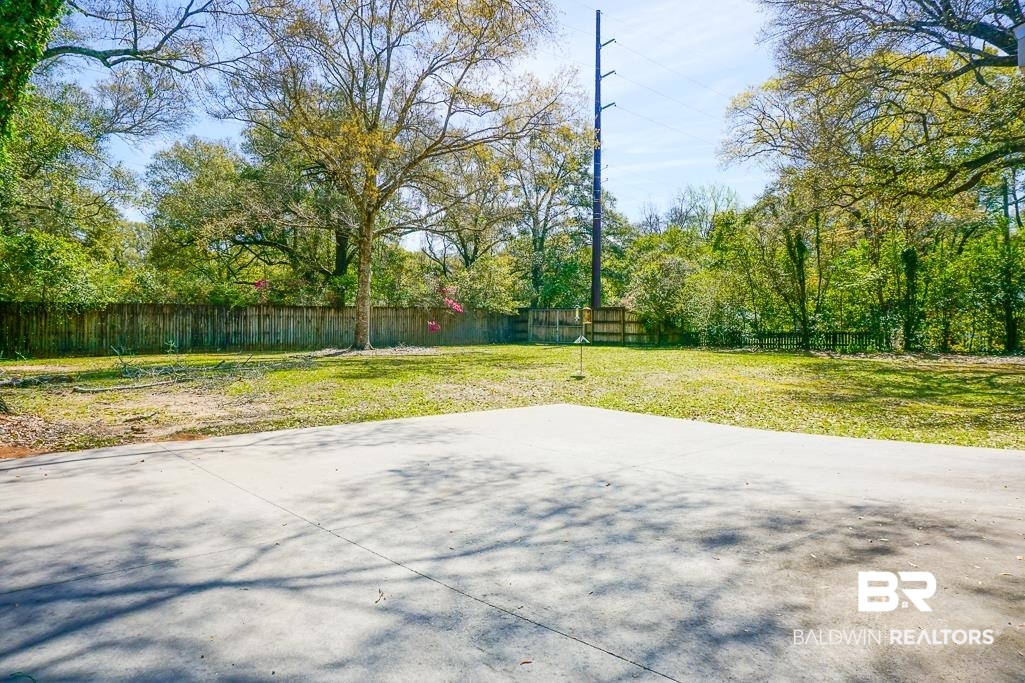 255 Suffolk Road Mobile, AL 36608 - Photo 5 of 29 View of patio