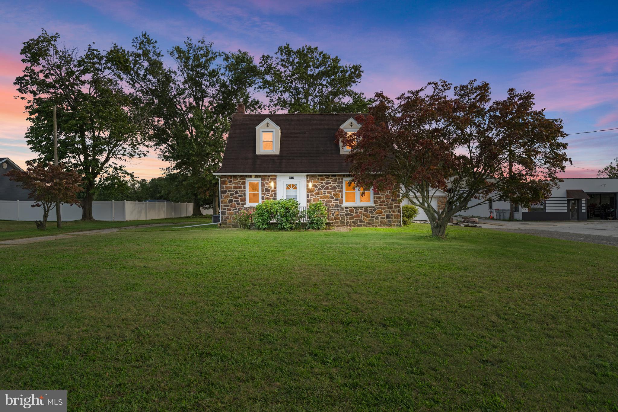 1547 East Wheat Road Vineland, NJ 08360 - Photo 4 of 32 a front view of a house with garden
