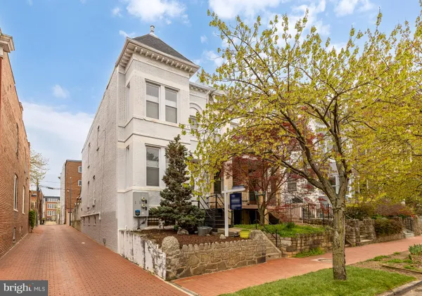 $1,770,000 | 421 10th Street Northeast, Washington, DC 20002