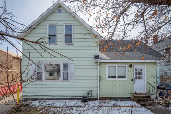 $124,900 | 235 5th Street, Manistee, MI 49660