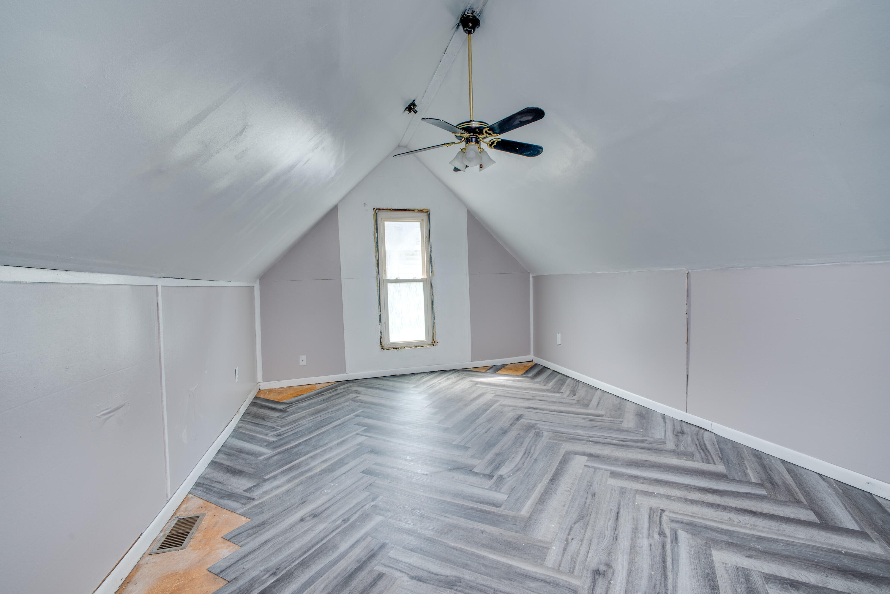 235 5th Street Manistee, MI 49660 - Photo 17 of 28 DSC_1670_En
