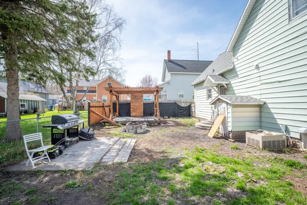 $124,900 | 235 5th Street, Manistee, MI 49660