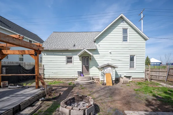 $124,900 | 235 5th Street, Manistee, MI 49660
