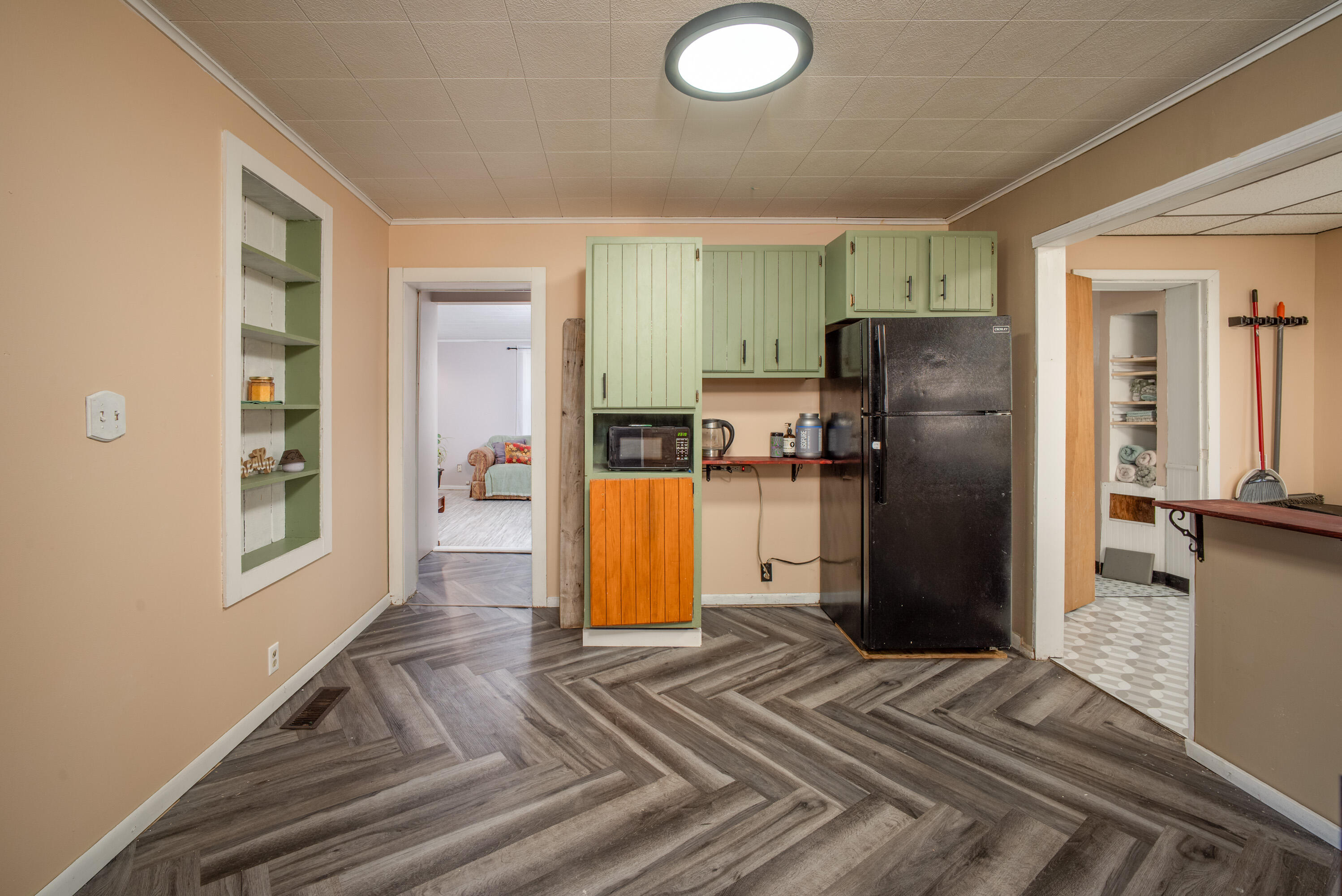 235 5th Street Manistee, MI 49660 - Photo 4 of 28 DSC_1630_En