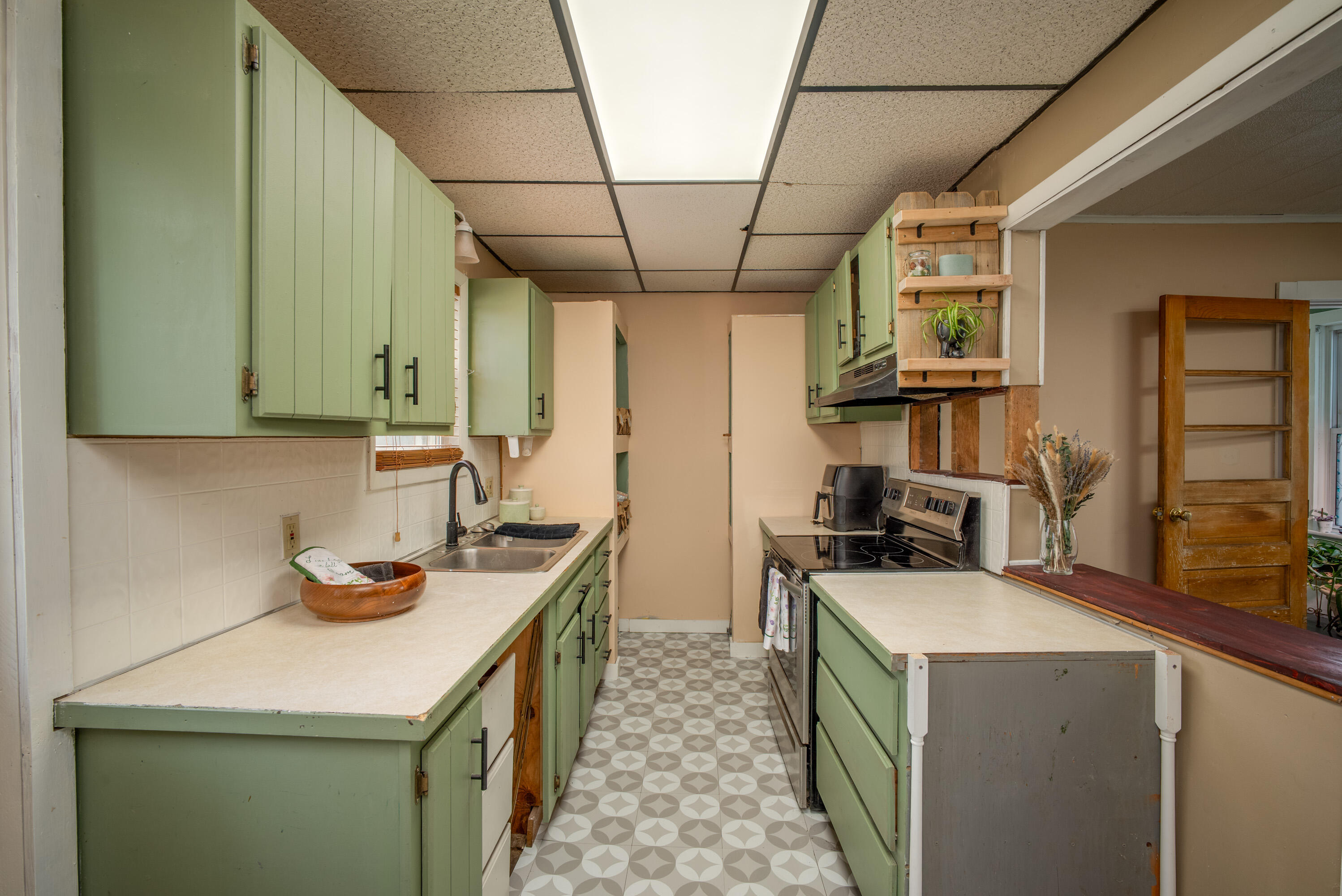 235 5th Street Manistee, MI 49660 - Photo 5 of 28 DSC_1632_En