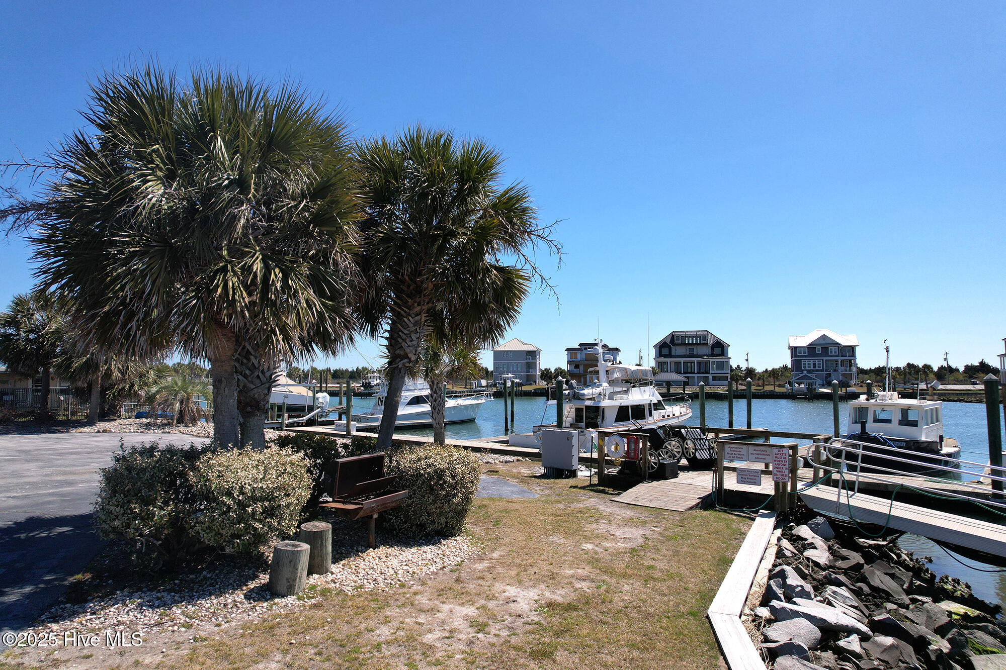 108 Old Causeway Road, Unit 55 Beaufort, NC 28516 - Photo 10 of 18 RIYC#55 (17)