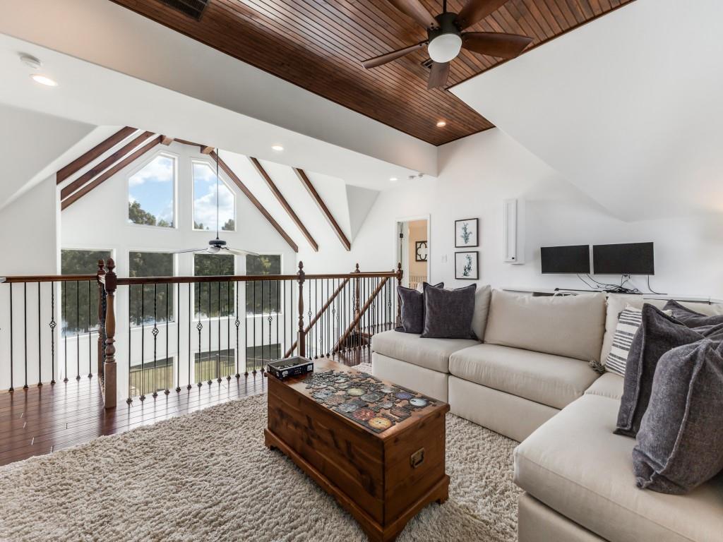 5848 Lago Vista Athens, TX 75752 - Photo 14 of 33 a living room with furniture