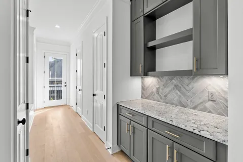 a view of a dinning table and chairs in the patio