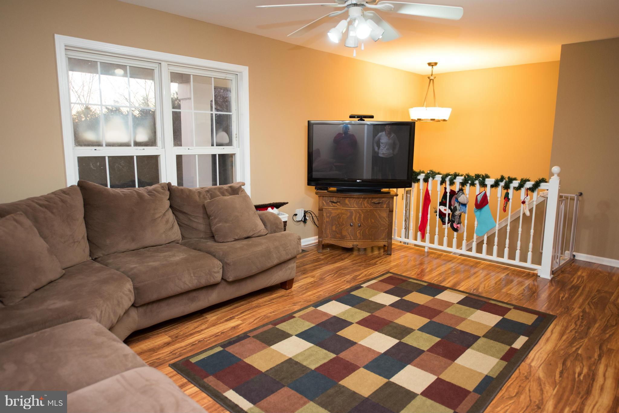 1204 Ripple Court Front Royal, VA 22630 - Photo 8 of 24 Living Room