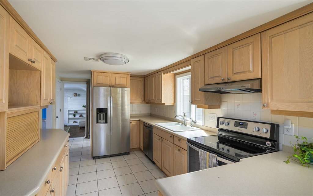 32 Flagg Road Southborough, MA 01772 - Photo 7 of 36 Gallery Image 7