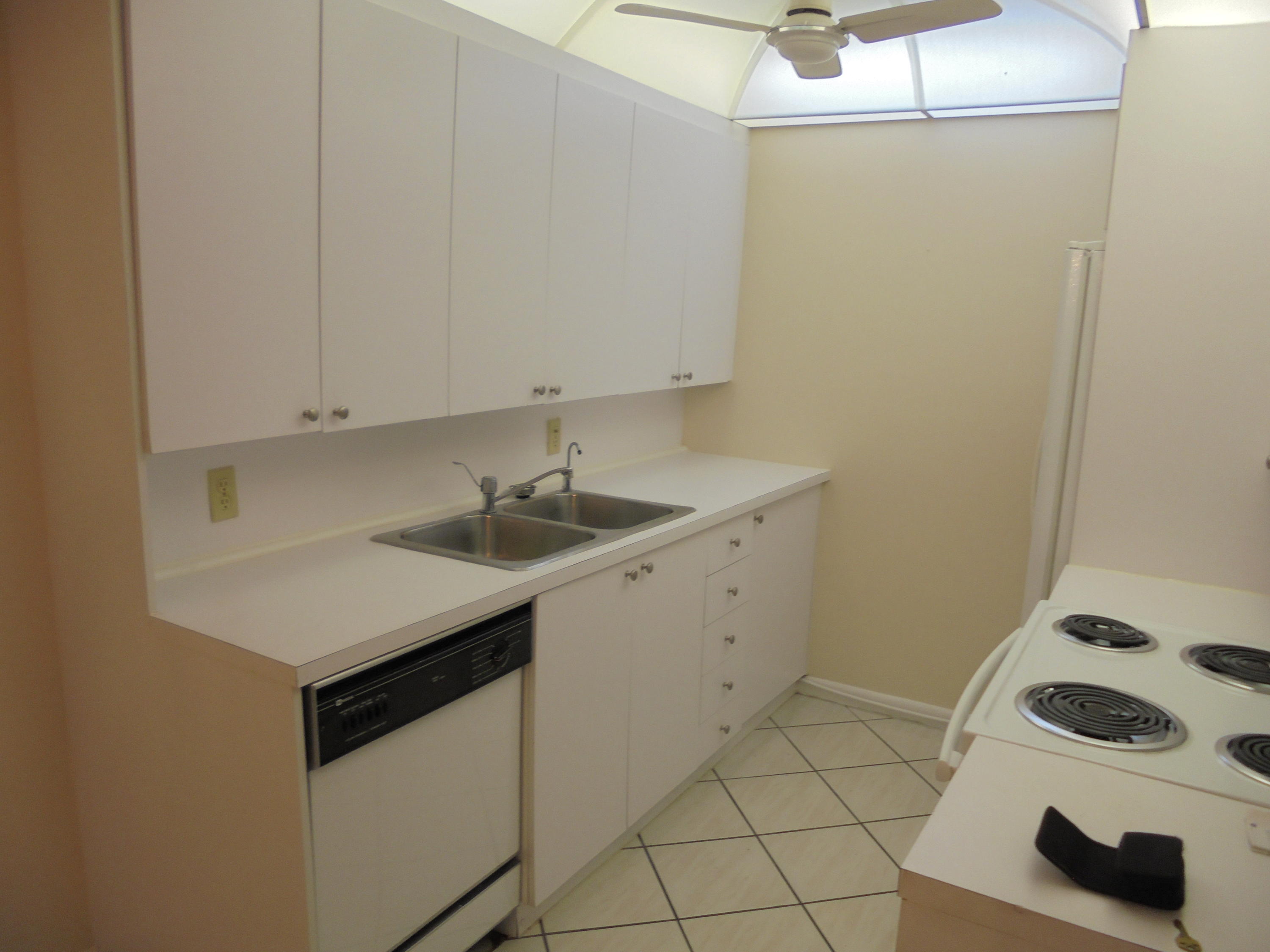 2014 Exeter Boca Raton, FL 33434 - Photo 4 of 23 002