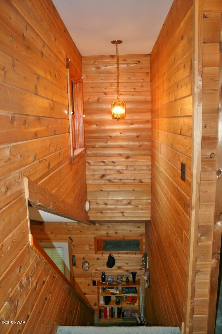 144 Terrace Road Tafton, PA 18464 - Photo 17 of 28 17-Stairs