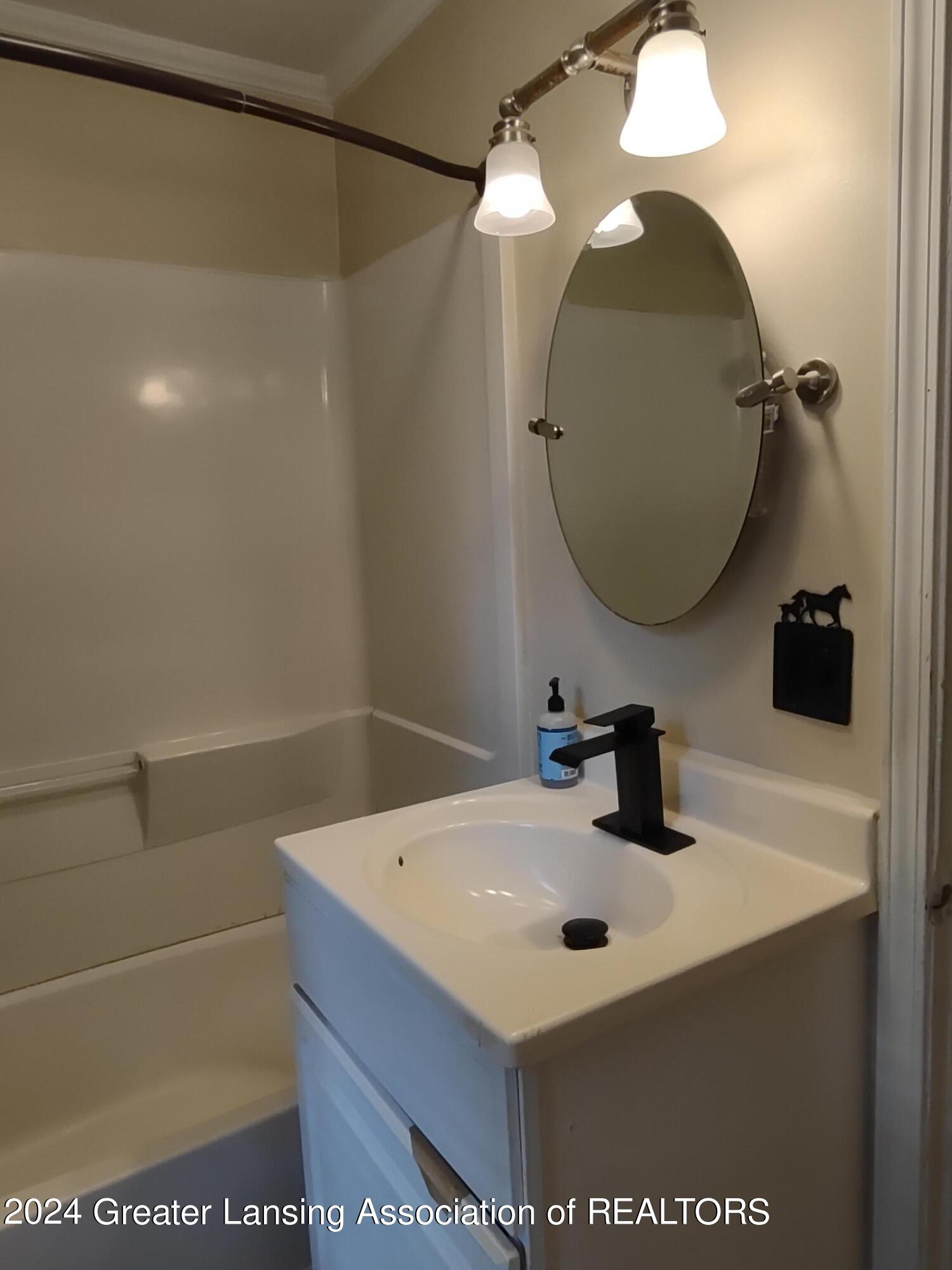 2431 Radford Road Lansing, MI 48911 - Photo 17 of 30 IMG_20240725_191153942