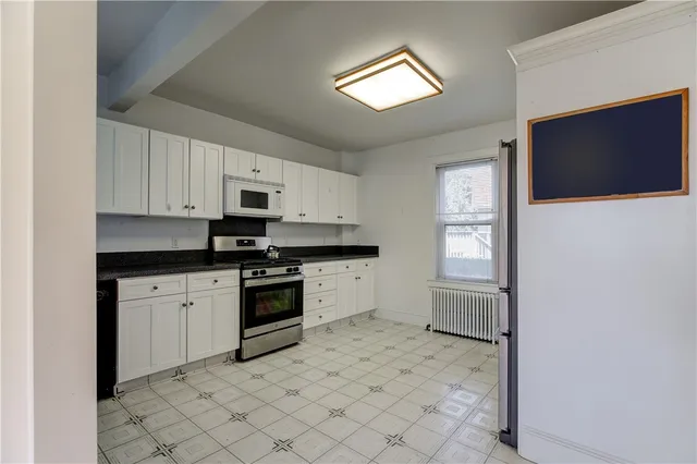 $3,200 | 577 Spring Street, Newport, RI 02840