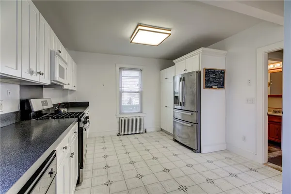 $3,200 | 577 Spring Street, Newport, RI 02840