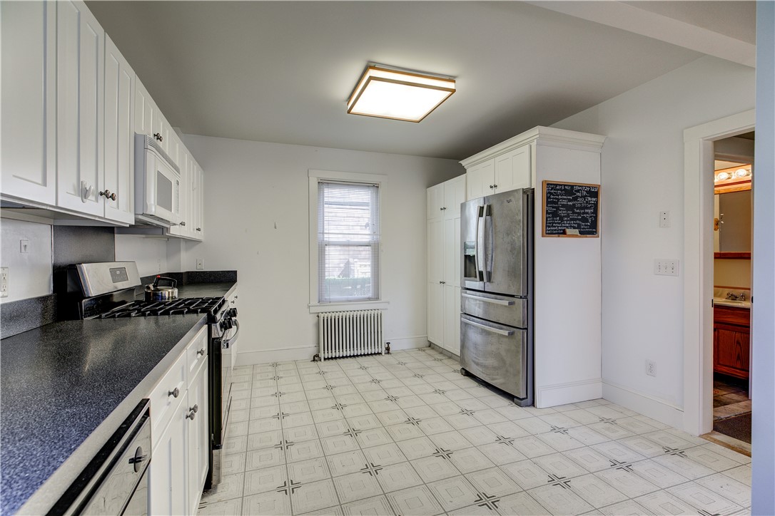 577 Spring Street Newport, RI 02840 - Photo 12 of 18