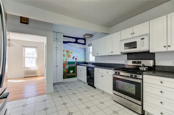 $3,200 | 577 Spring Street, Newport, RI 02840