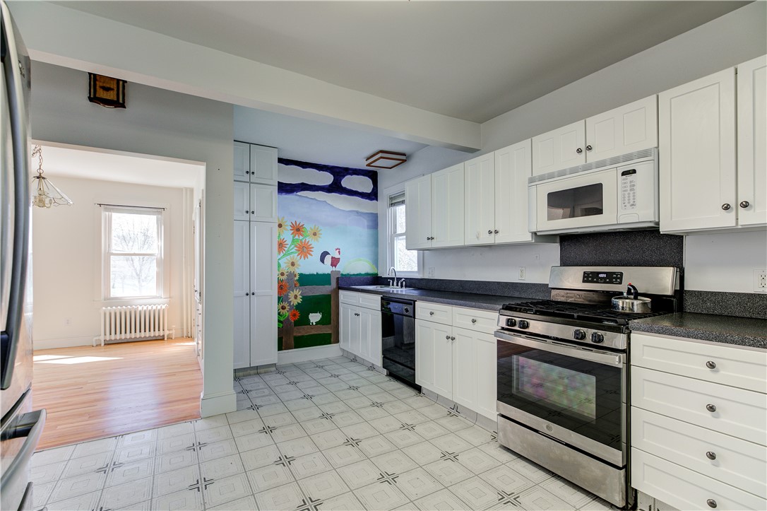 577 Spring Street Newport, RI 02840 - Photo 14 of 18