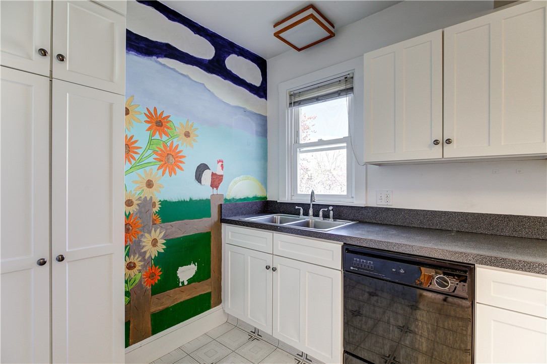 577 Spring Street Newport, RI 02840 - Photo 15 of 18