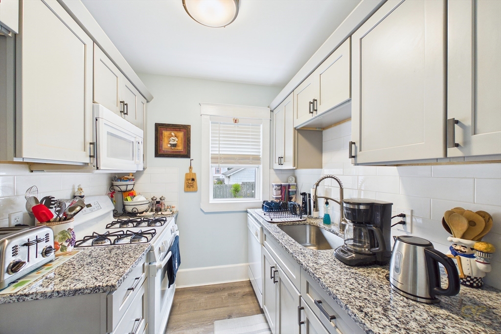 21 Sycamore Street Fairhaven, MA 02719 - Photo 4 of 22