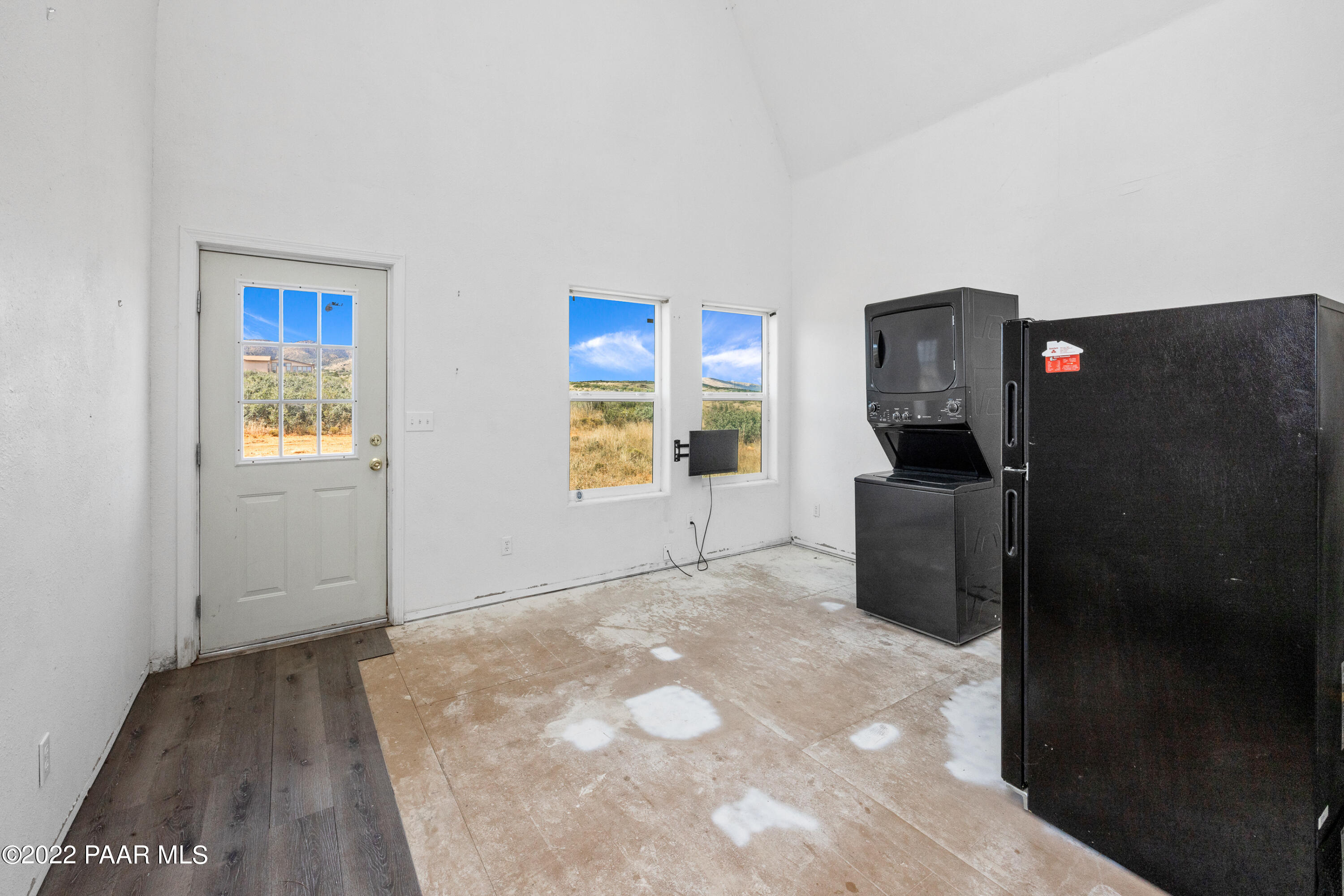 9698 East Ringold Road Dewey, AZ 86327 - Photo 6 of 23 006_Living Room