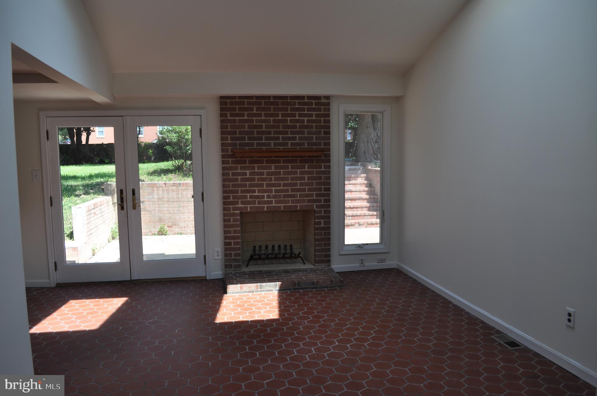 4302 Locust Lane Bethesda, MD 20816 - Photo 7 of 25 an empty room with windows