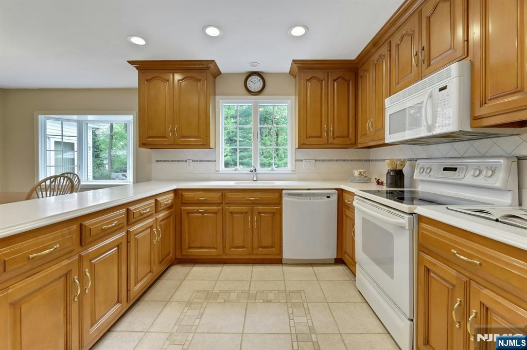 37 Longridge Road Montvale, NJ 07645 - Photo 15 of 43