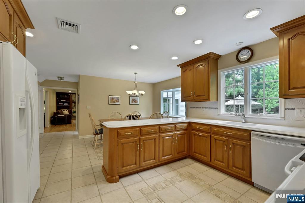 37 Longridge Road Montvale, NJ 07645 - Photo 16 of 43