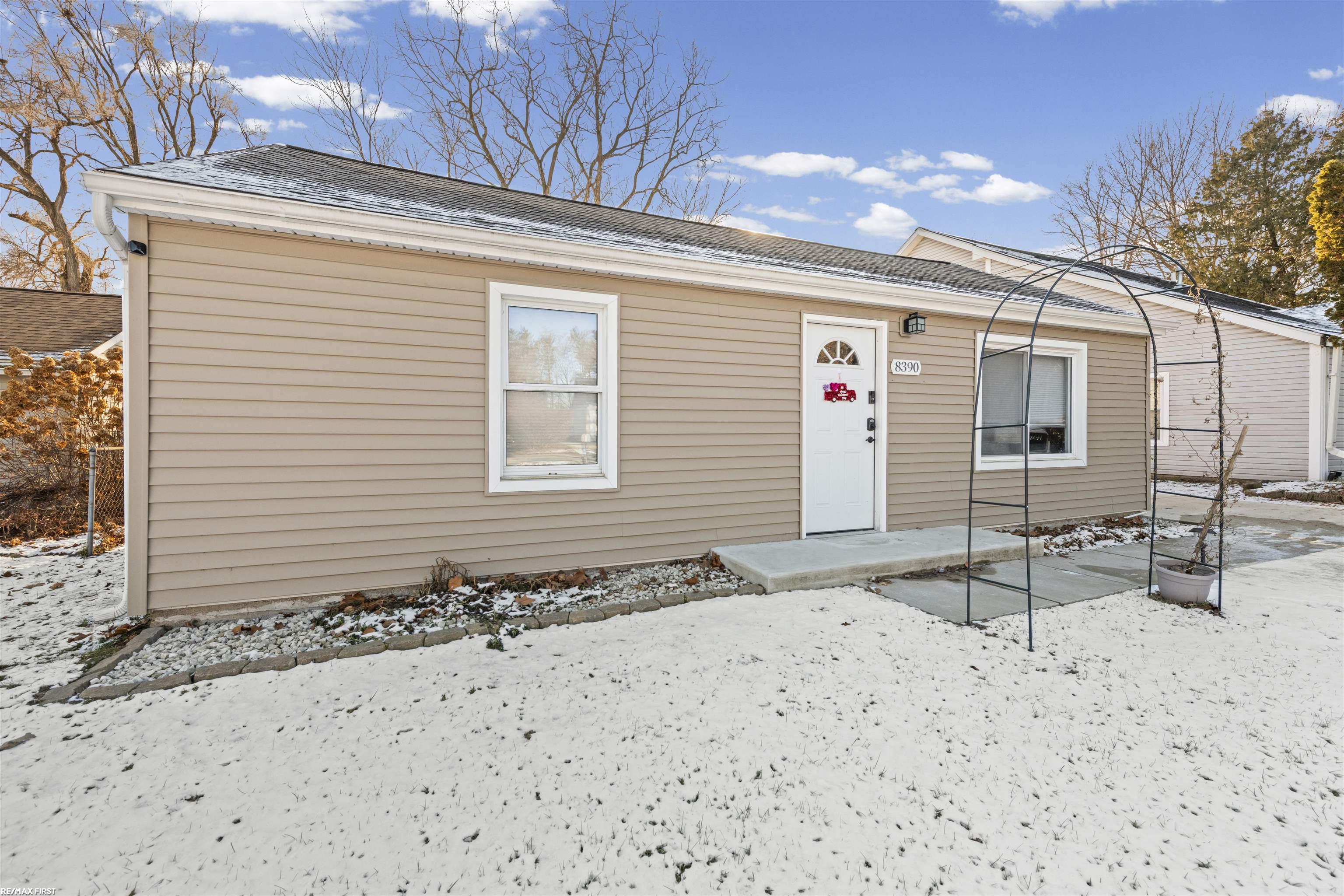 8390 Millis Road Utica, MI 48317 - Photo 4 of 26 50199318-DE7CD02D-F3C2-4DE3-91EA-96A14B33E74B.JPG