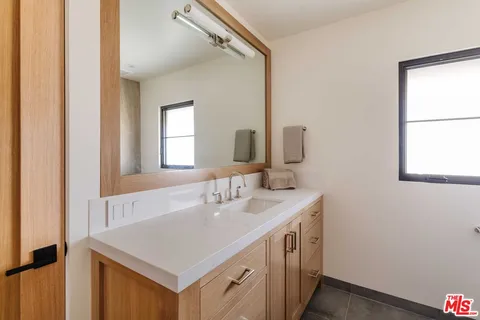 $9,995,000 | 17609 Camino De Yatasto, Pacific Palisades, CA 90272