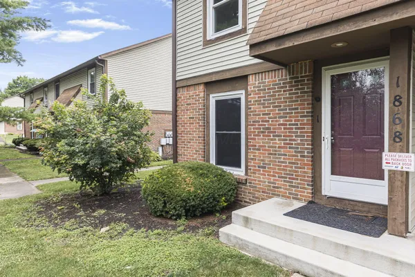 $180,000 | 1868 Stanhope Drive, Unit 1, Newark, OH 43055