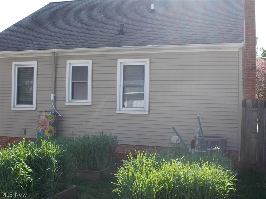 1099 Churchill Road Lyndhurst, OH 44124 - Photo 3 of 13