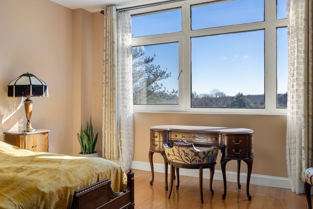 79 Florence Street, Unit 508S Newton, MA 02467 - Photo 10 of 20 a bedroom with a bed and a view of bathroom