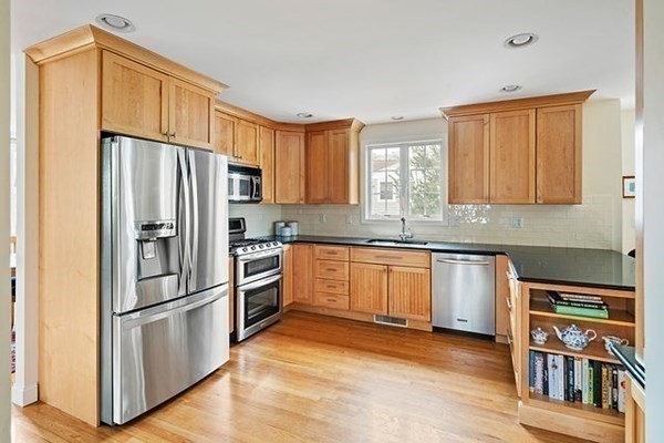 445 Highland Avenue Winchester, MA 01890 - Photo 8 of 39