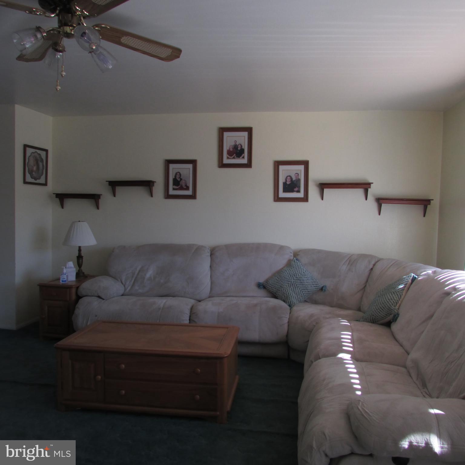 12530 Richton Road Philadelphia, PA 19154 - Photo 5 of 26 Living Room