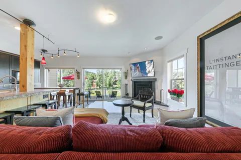 $2,590,000 | 10050 Southeast River Street, Truckee, CA 96161