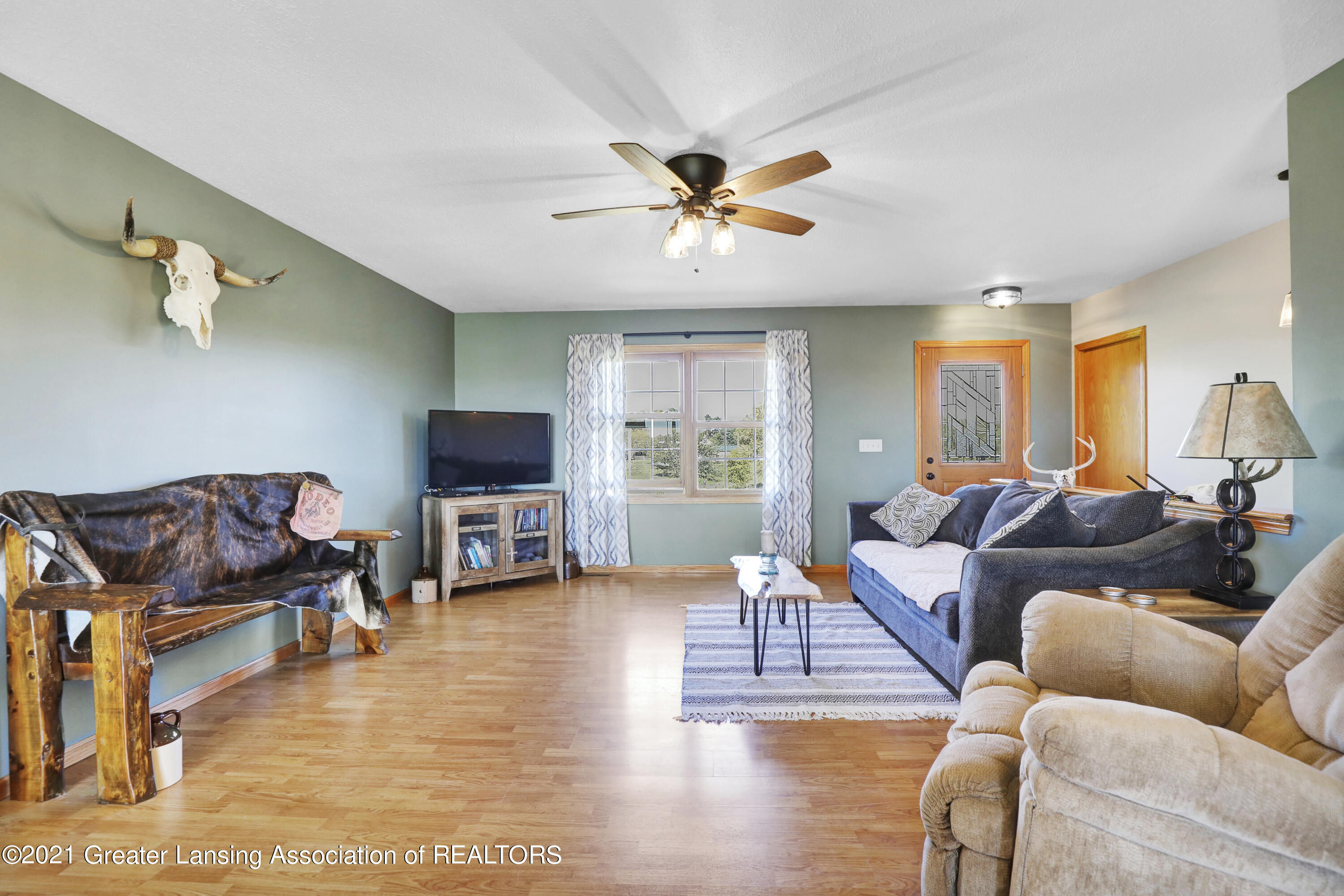 5670 Faragher Road Ovid, MI 48866 - Photo 8 of 43 7-Living Room