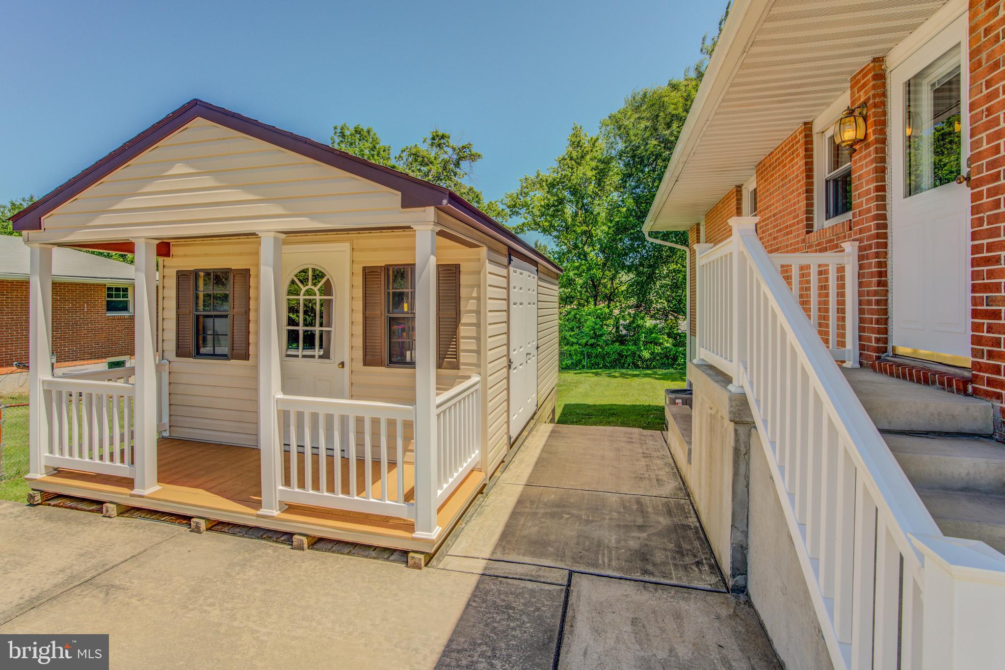 8065 Woodhaven Road Baltimore, MD 21237 - Photo 3 of 35