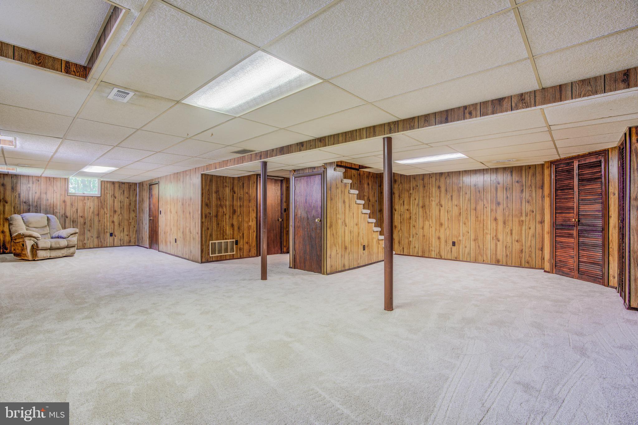 8065 Woodhaven Road Baltimore, MD 21237 - Photo 31 of 35