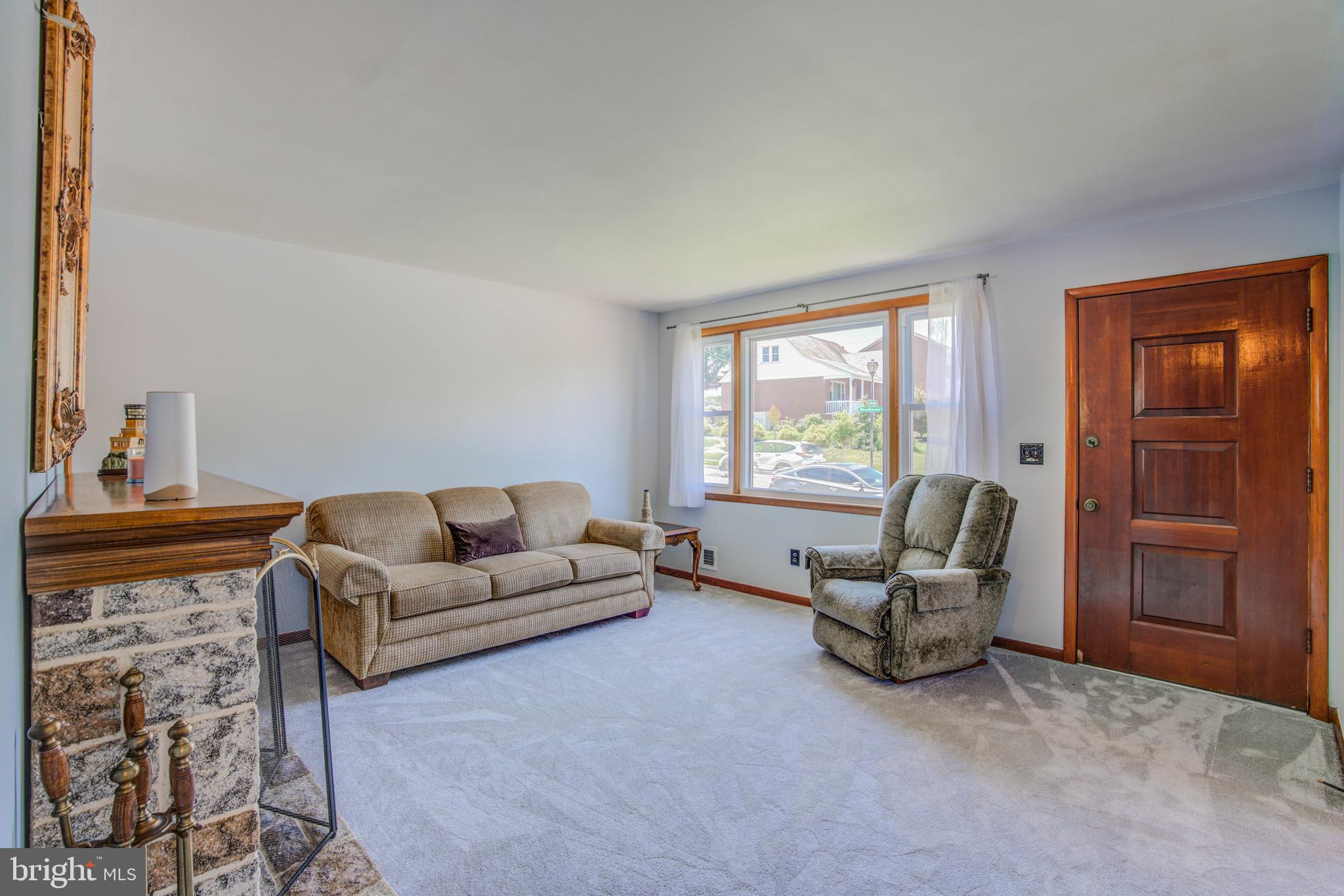 8065 Woodhaven Road Baltimore, MD 21237 - Photo 7 of 35 Living Room