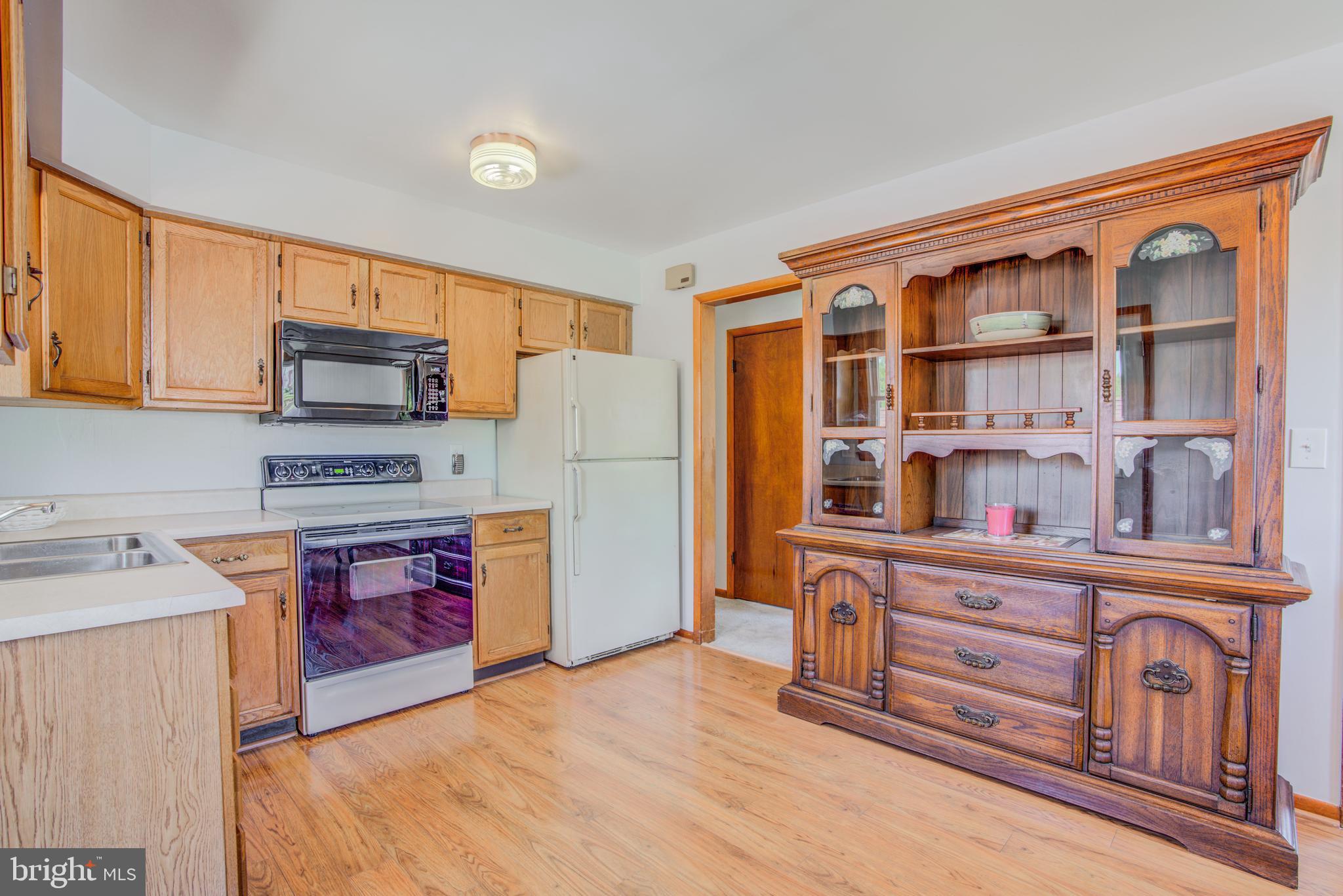 8065 Woodhaven Road Baltimore, MD 21237 - Photo 8 of 35 Kitchen