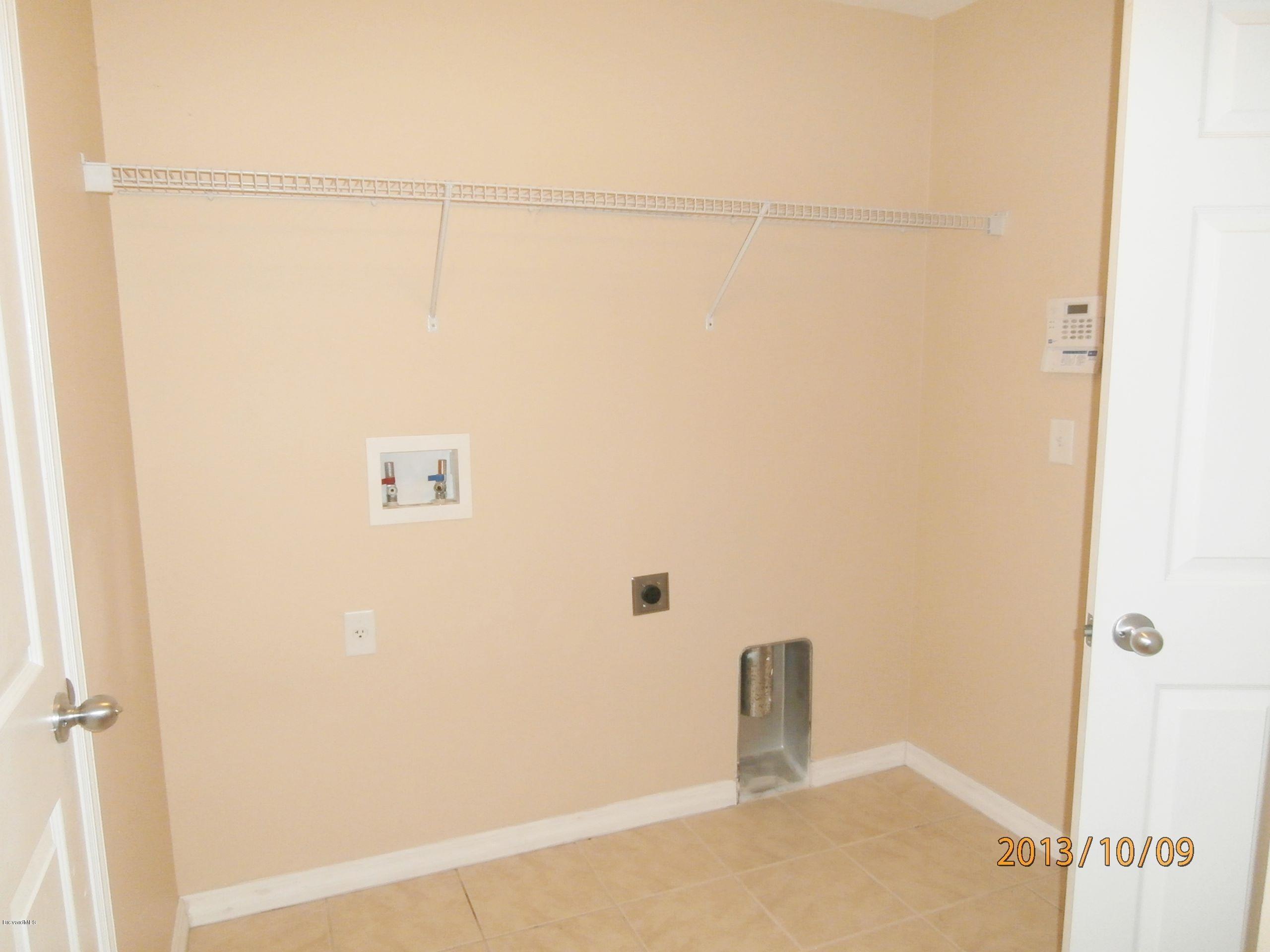 196 Scotch Street Southwest Palm Bay, FL 32908 - Photo 21 of 24 laundry