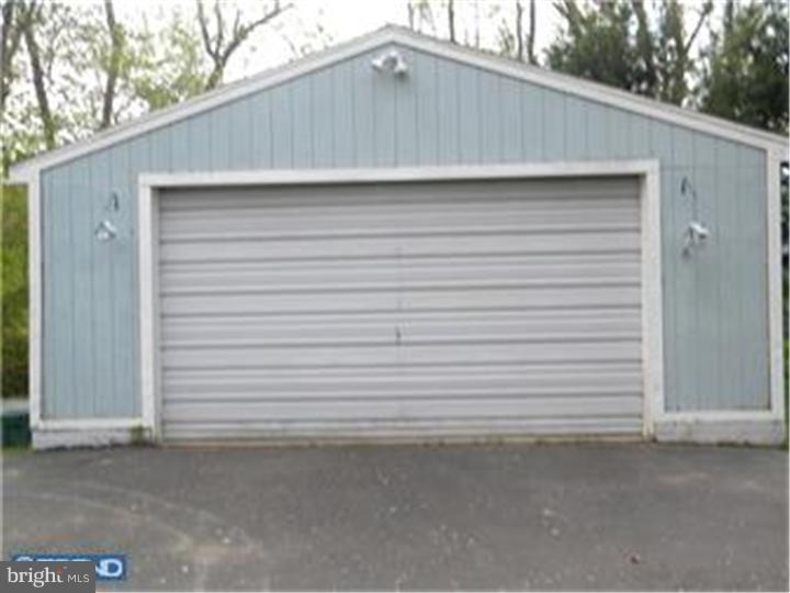 419 Hartford Road Mount Laurel, NJ 08054 - Photo 19 of 25 Garage