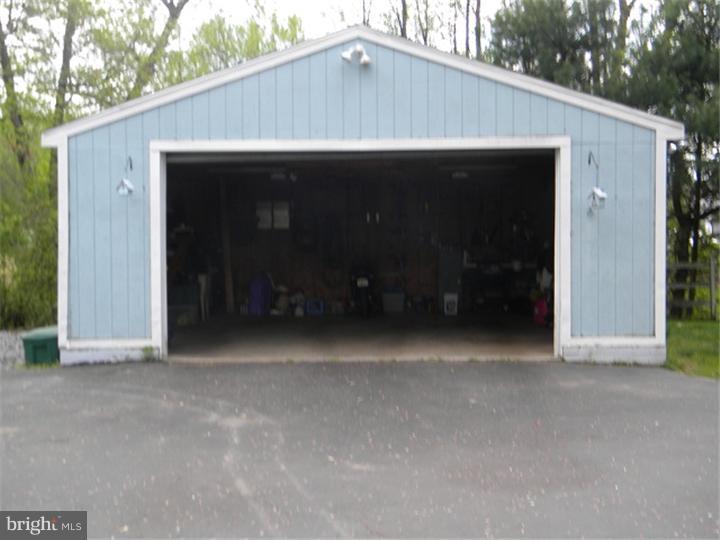 419 Hartford Road Mount Laurel, NJ 08054 - Photo 20 of 25 Garage