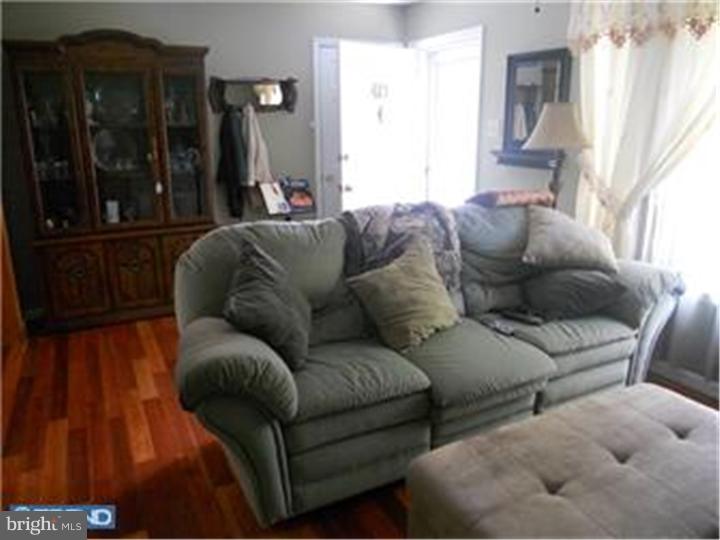 419 Hartford Road Mount Laurel, NJ 08054 - Photo 5 of 25 Living Room