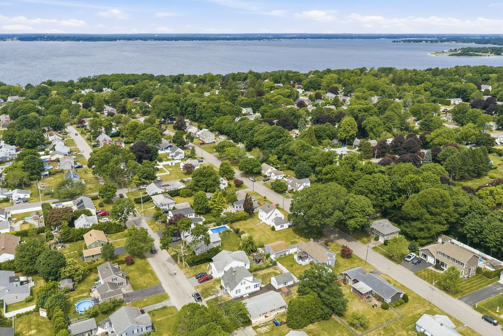 117 Fales Road Bristol, RI 02809 - Photo 10 of 45 Gallery Image 10